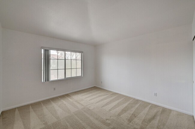 Building Photo - Spacious 5-Bedroom Retreat with Dual Firep...