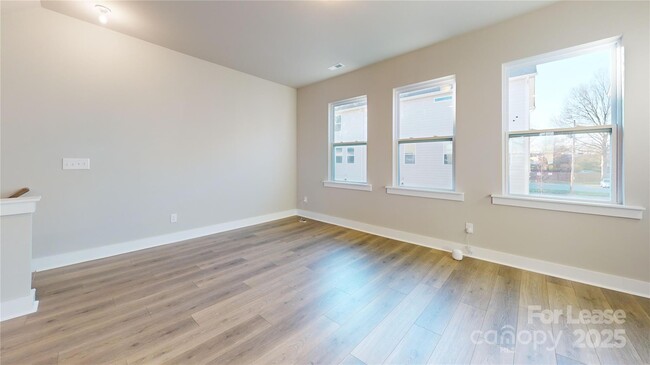 Building Photo - 4106 Salient St