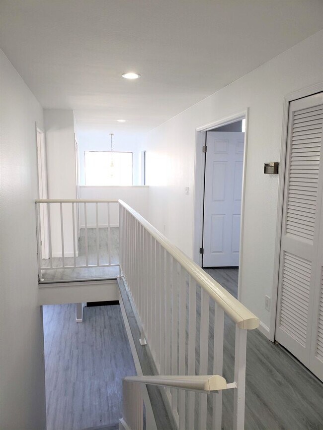 Building Photo - LB2506