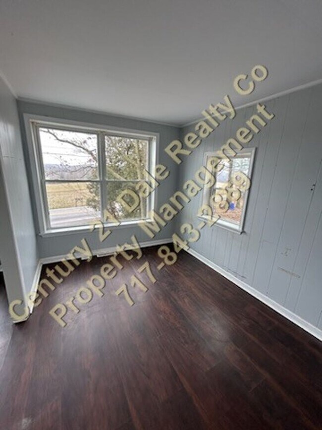 Building Photo - One Bedroom Apartment with One Car Garage ...