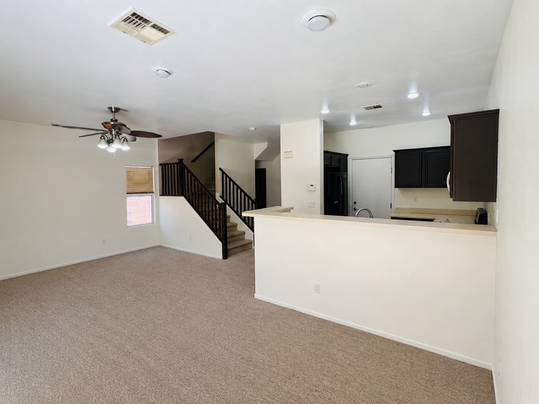 Building Photo - 1153 Maple Pines Ave