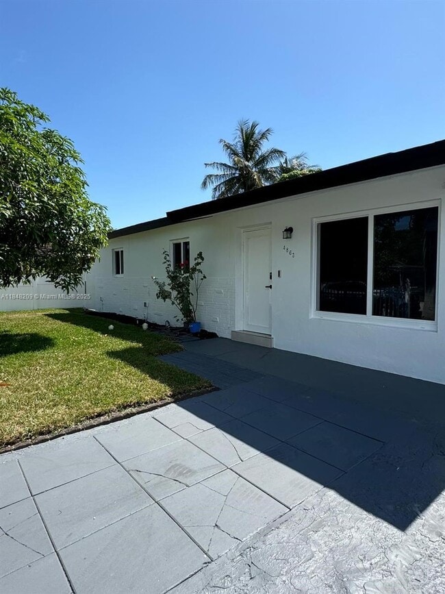 Building Photo - 4 bedroom in Dania Beach FL 33314