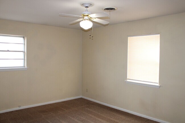 Building Photo - 5111 Leland Dr