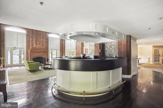 Building Photo - Stylish Two-Level Condo in Gables of Tuckerman Near Pike & Rose!