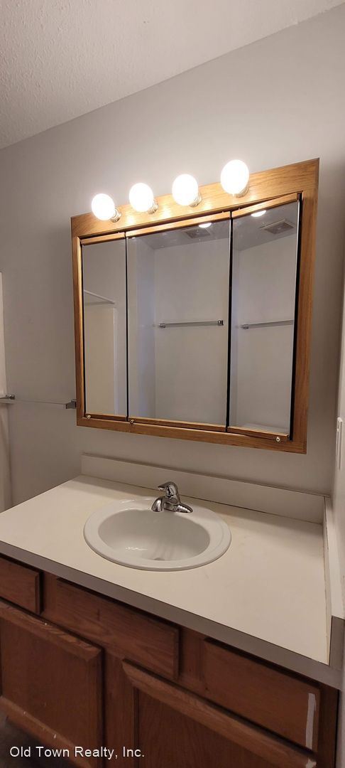 Building Photo - 2 br, 2 bath House - 2568 Eagle Circle #4