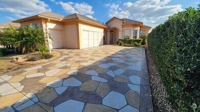 Building Photo - Stonecrest