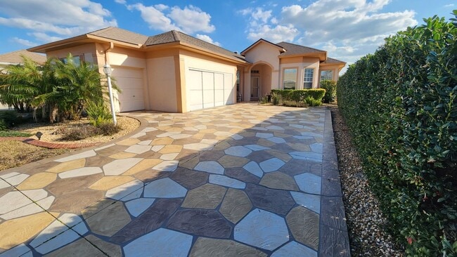 Primary Photo - Stonecrest