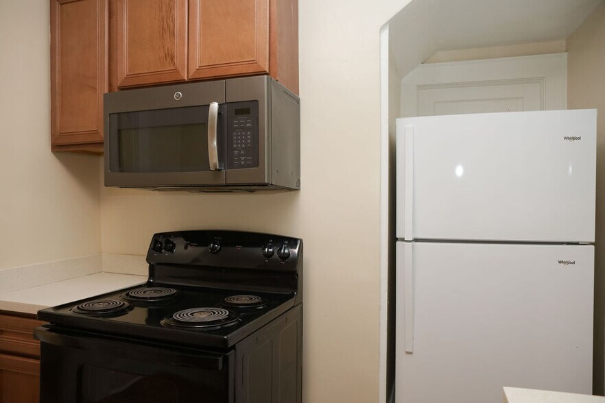 Building Photo - 603 Mayflower Dr