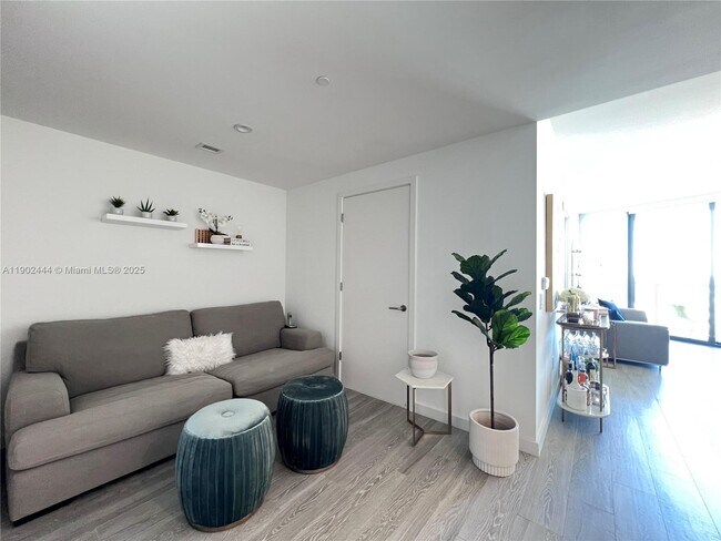 Building Photo - 501 NE 31st St