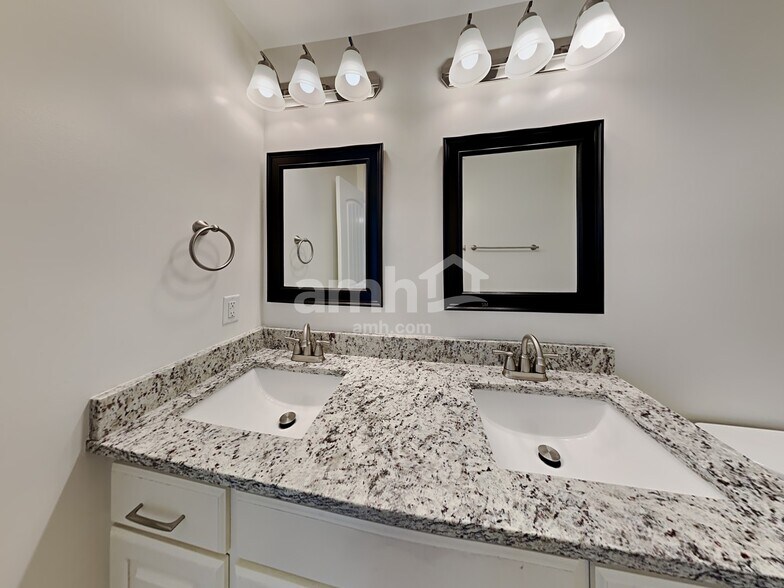 Building Photo - 300 Winding Branch Ct