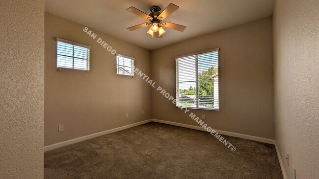 Building Photo - Gorgeous, Newly Remodeled 3 Bed / 2 Bath T...