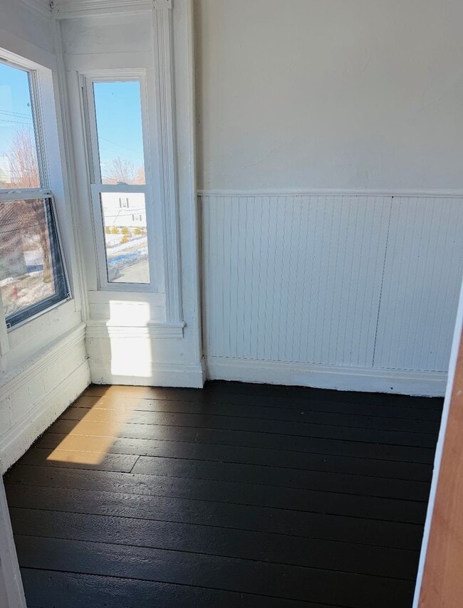 Building Photo - 362 9th St