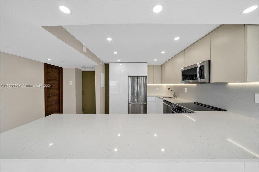 Kitchen - 1865 Brickell Ave