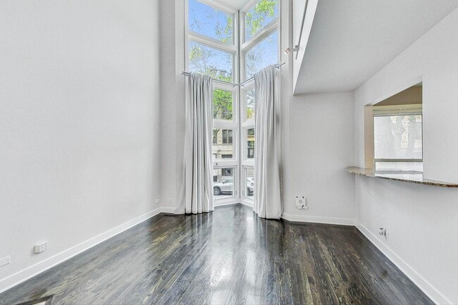 Building Photo - 1449 W Lexington St