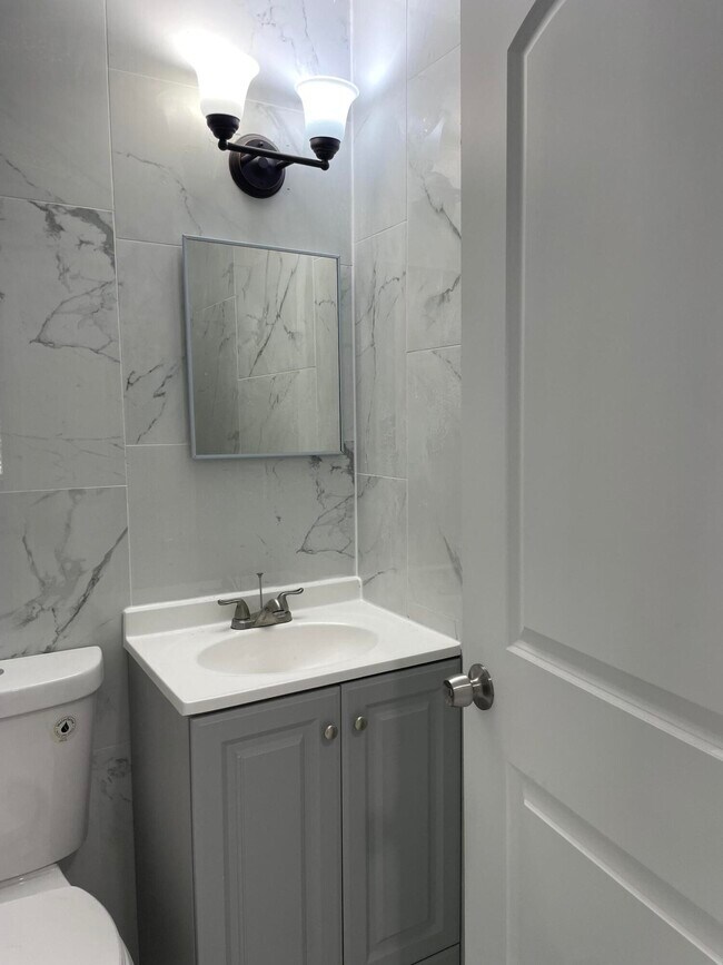 Building Photo - 8131 SW 6th St