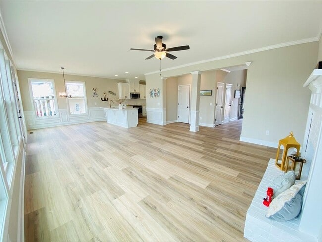 Building Photo - 6960 Diana Cir