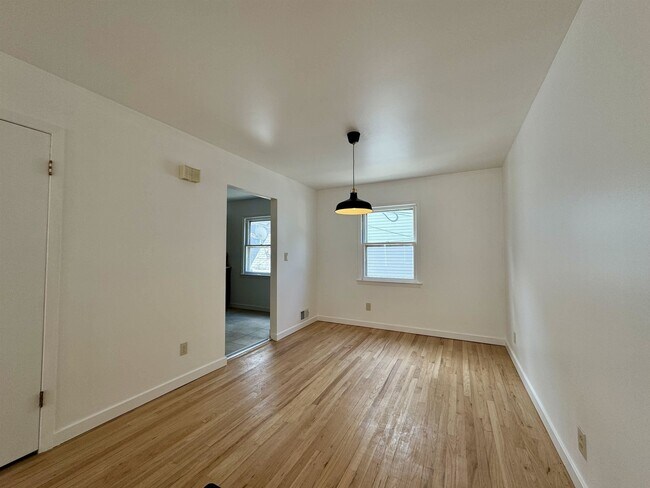 Building Photo - 43 W 30th St