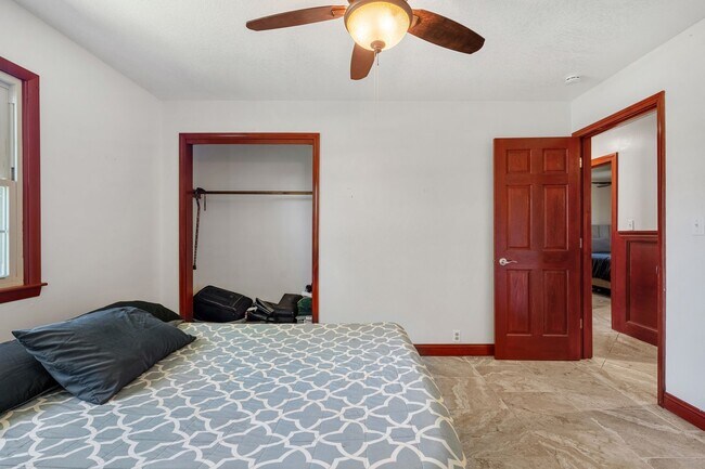 Building Photo - Large Home on Almost 2 Acres!