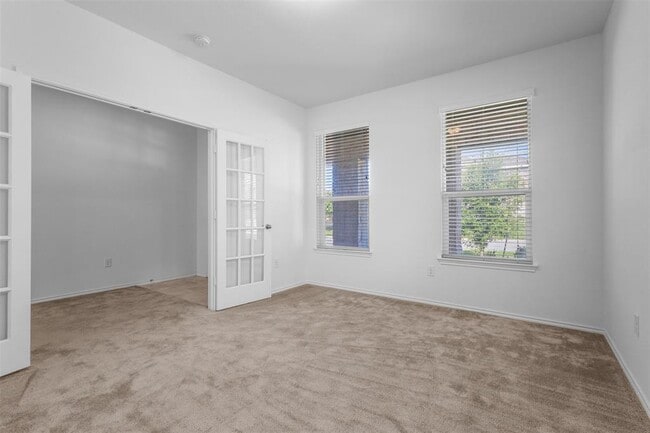 Building Photo - 108 Alpine St