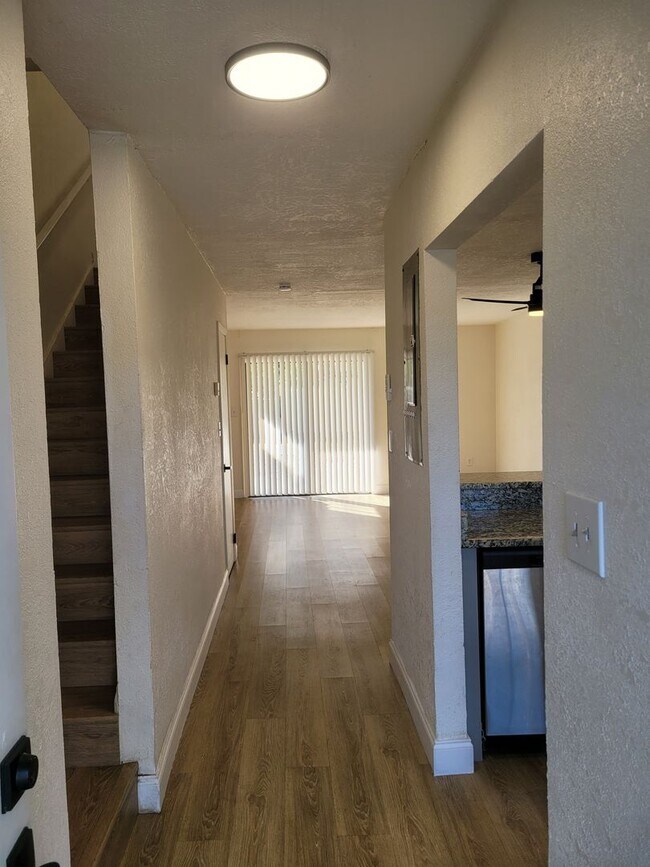 Building Photo - 1236 Dovehill Dr