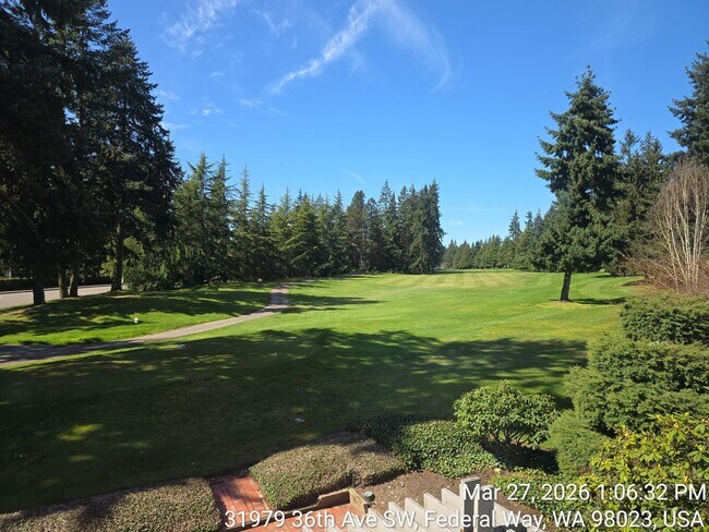 Building Photo - Twin Lakes life on a golf course - 4 bedroom 2.5 bathroom with 2 car garage - Move in now!