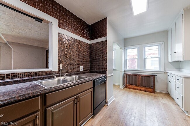 Building Photo - 18405 Newell Rd