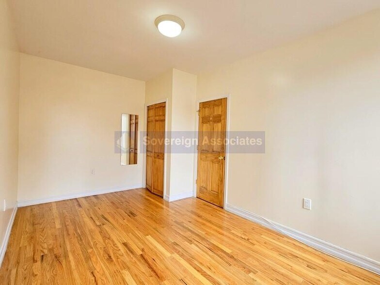 Building Photo - 707 W 171st St