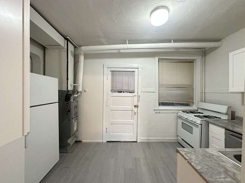 Building Photo - 3958 N Janssen Ave