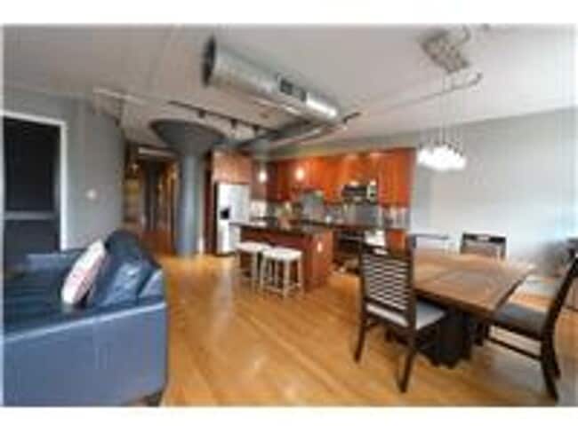 Building Photo - 4901 Washington Boulevard 4B