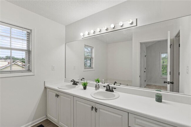 Building Photo - 3003 Brass Dr