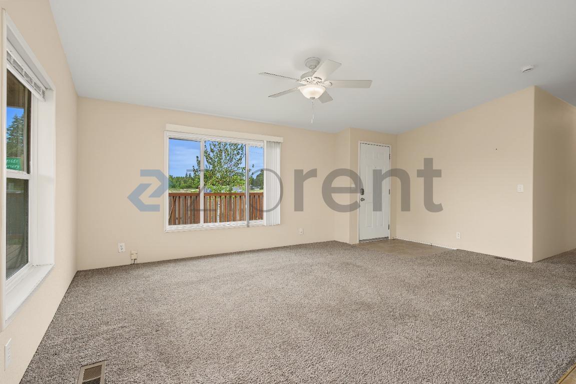 Building Photo - Unit