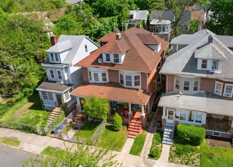Building Photo - 726 Riverside Ave