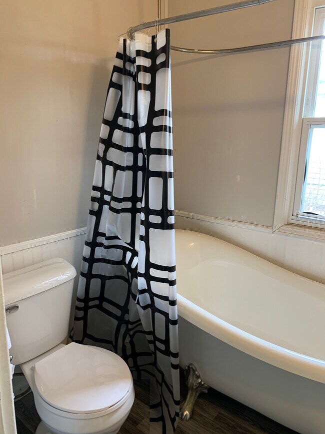 Building Photo - 329 W Claflin Ave