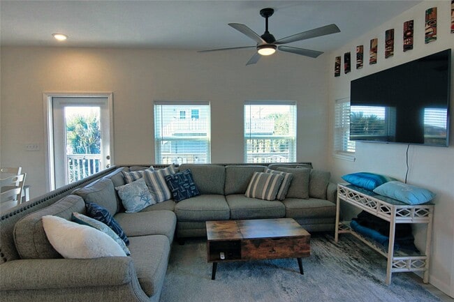 Building Photo - 14146 Miramar Dr