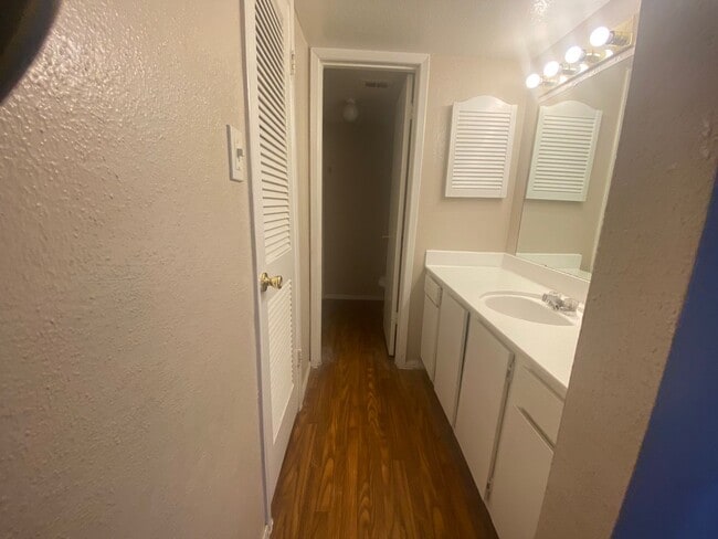 Building Photo - 6200 W Tidwell Rd