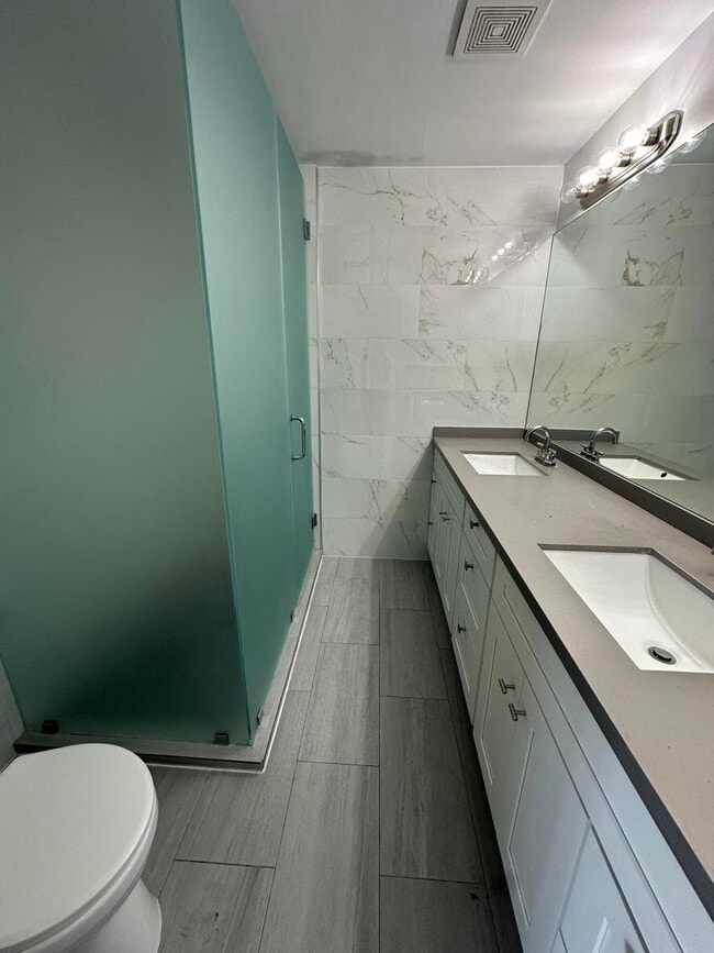 Building Photo - 5605 SW 24th Ave