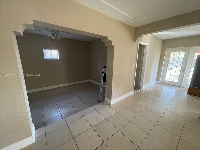 Building Photo - 1810 SW 64th Ter