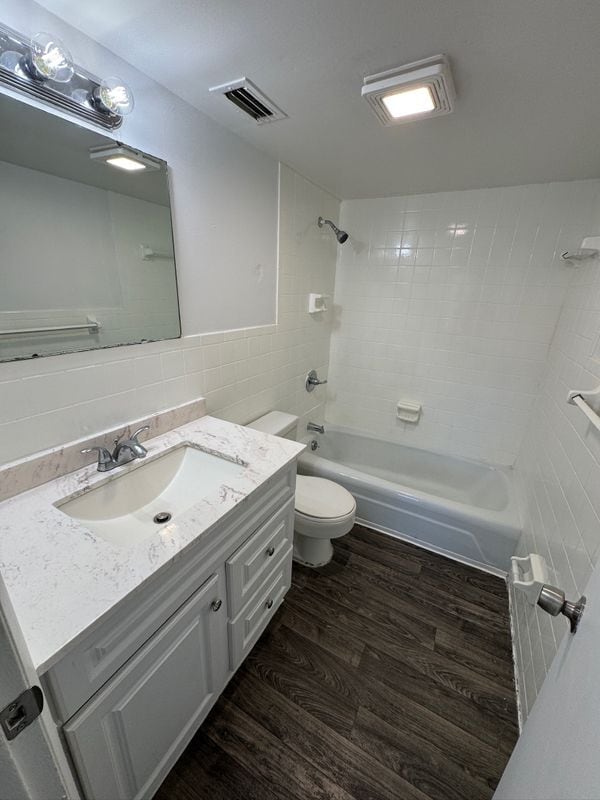 Building Photo - 1725 NE 2nd St