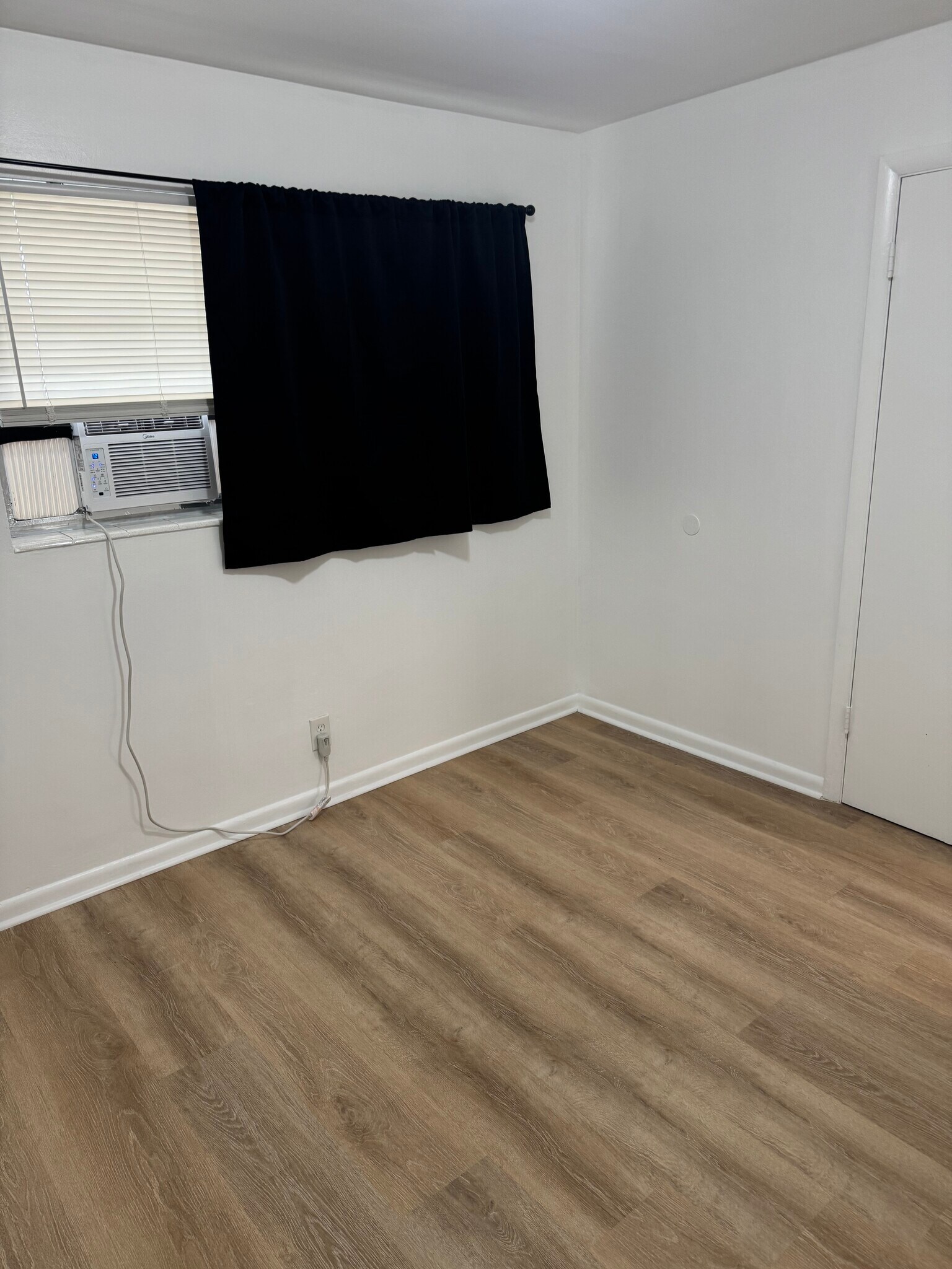 Building Photo - 171 S Broadway