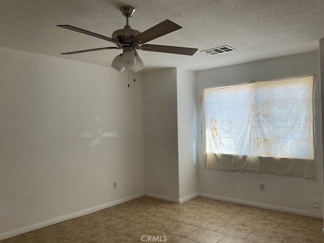 Building Photo - 16392 Appletree Ln