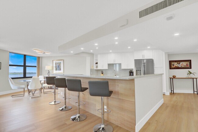 Building Photo - 5420 N Ocean Dr