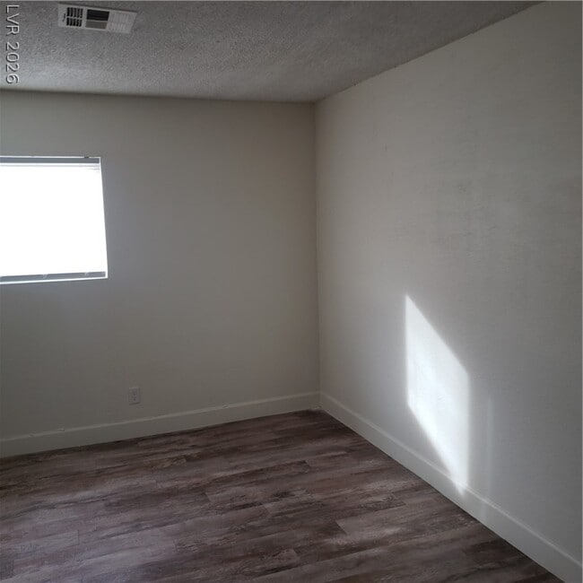 Building Photo - 5126 Golden Ln