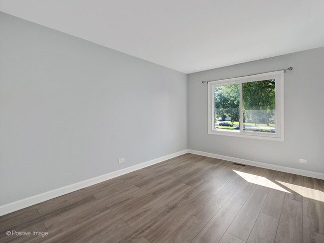 Building Photo - 3018 Roberts Dr