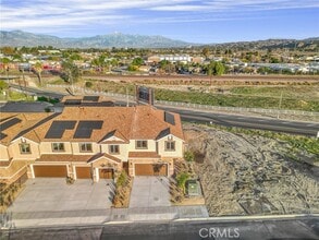 Building Photo - 904 S Hert St