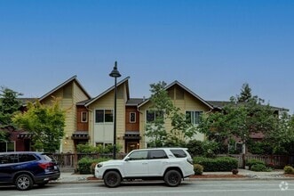 Building Photo - Lovely 2BR 1.75BA Issaquah Town Home, Perf...
