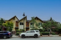 Building Photo - Lovely 2BR 1.75BA Issaquah Town Home, Perf...