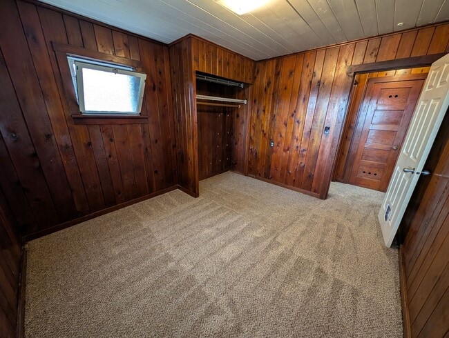 Building Photo - Manette View Apartment For Rent! Will Not ...
