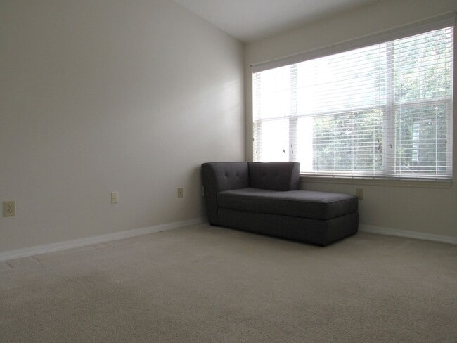 Building Photo - Exceptional Home Clean