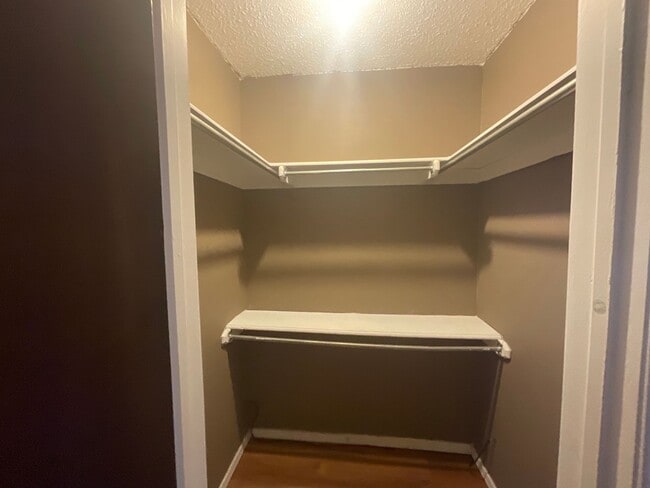Building Photo - 3 Bed, 2 Bath, 1 Car Garage