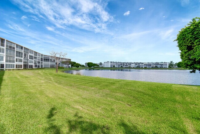 Building Photo - 3031 Cornwall B